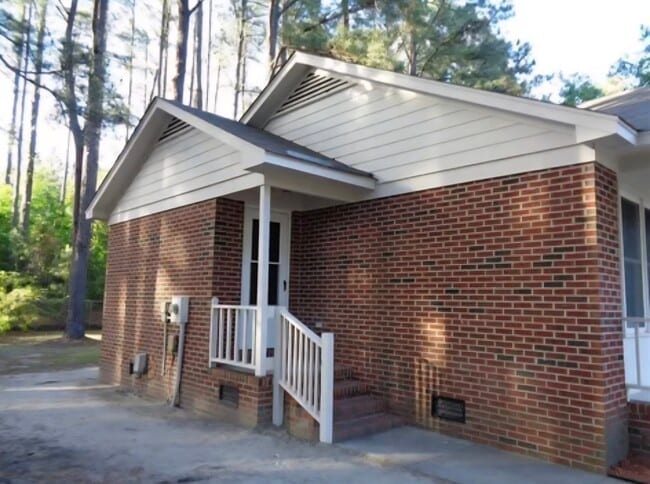 Building Photo - 108 Dallas St