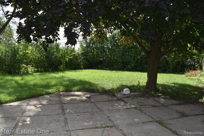 Building Photo - 607 Cherry Ave