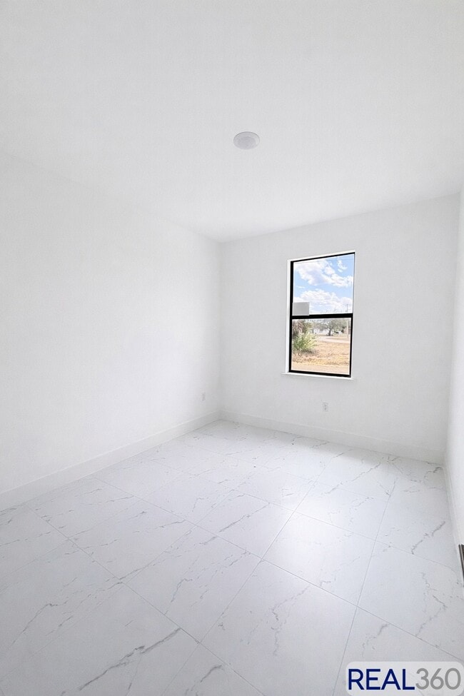 Building Photo - 2416-2418 Xelda Ave N