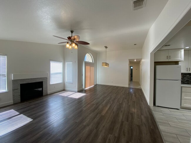 Building Photo - Gorgeous Corner Lot with Large Backyard