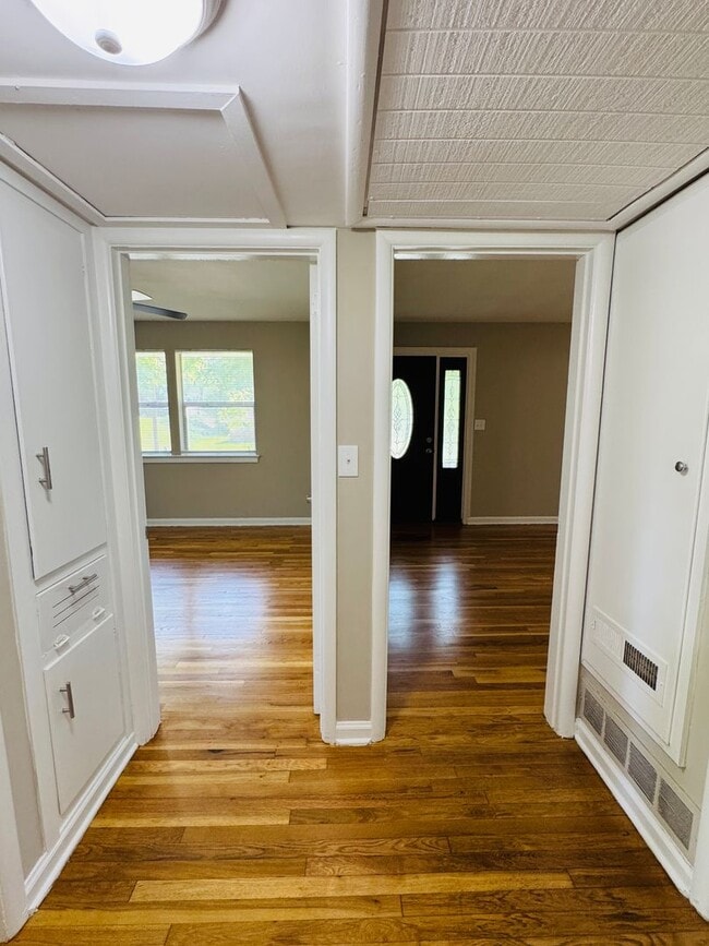 Building Photo - This Adorable 3 Bedroom is READY FOR MOVE IN!