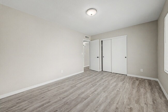 Building Photo - Single Family