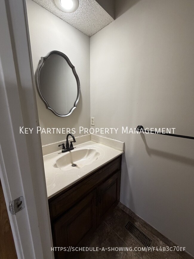 Building Photo - 14720 Goodman St