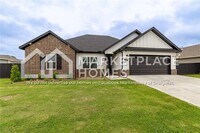 Building Photo - 439 N Otoe St