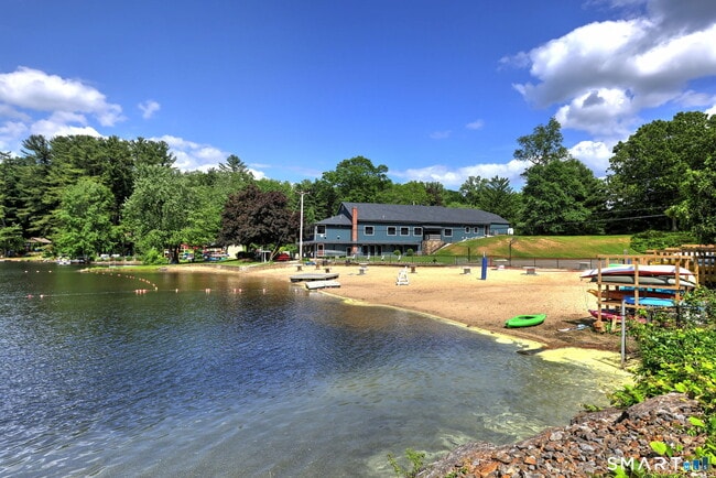 Building Photo - 10 Old Pinewood Trail