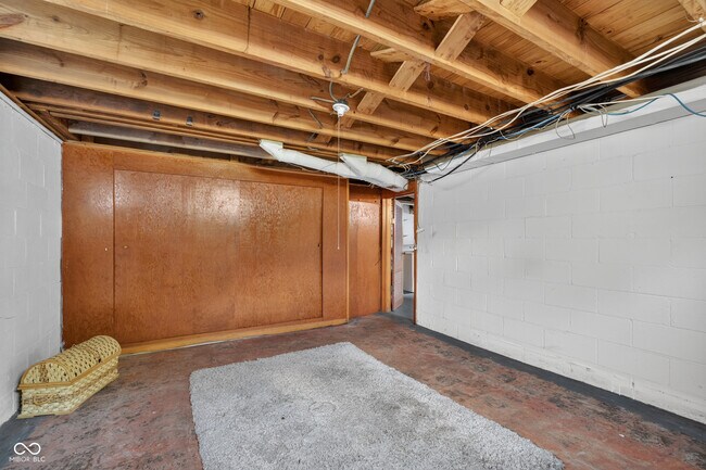 Building Photo - 5428 E 10th St