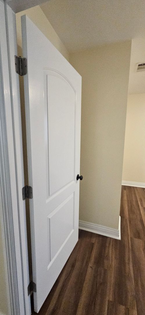 Building Photo - 75(611)