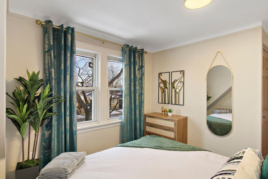 Building Photo - 3446 N Ozark Ave