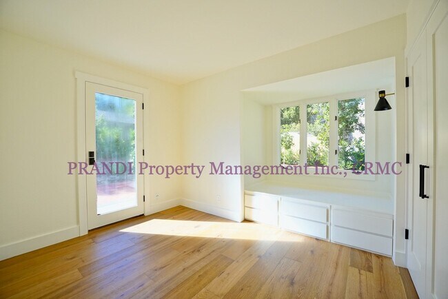 Building Photo - Marinwood Gem, Fully Renovated, Stylish an...