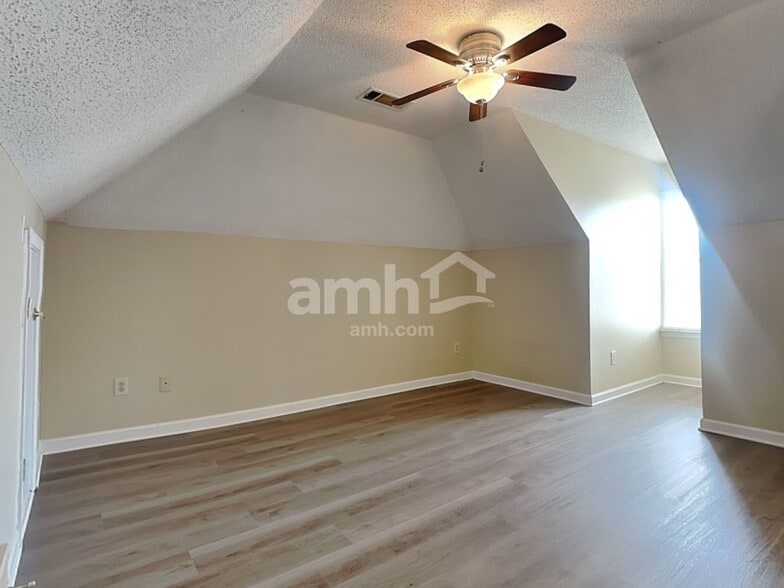 Building Photo - 7986 Oak Pebble Cv