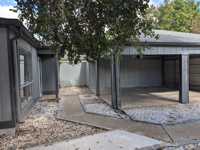 Building Photo - 10607 Staghill Dr