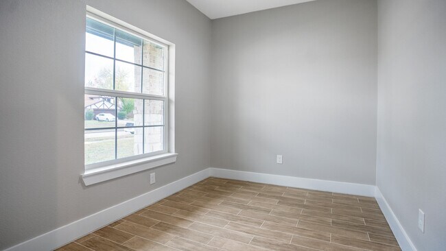 Building Photo - 7727 Chasewood Dr