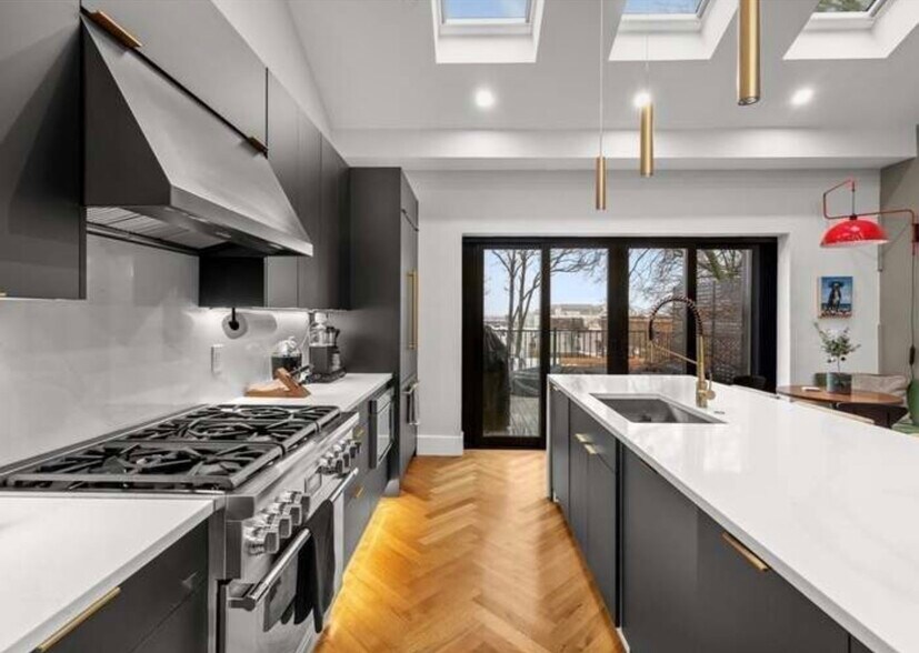 Building Photo - 20 Parmenter St