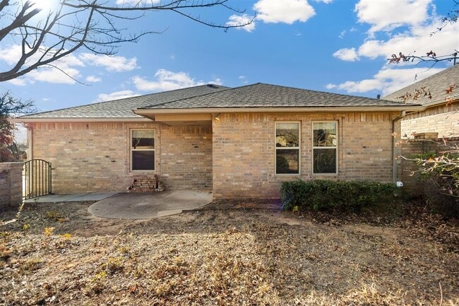 Building Photo - 2124 Trailwood Rd