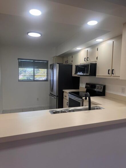 Building Photo - 3178 Via Poinciana