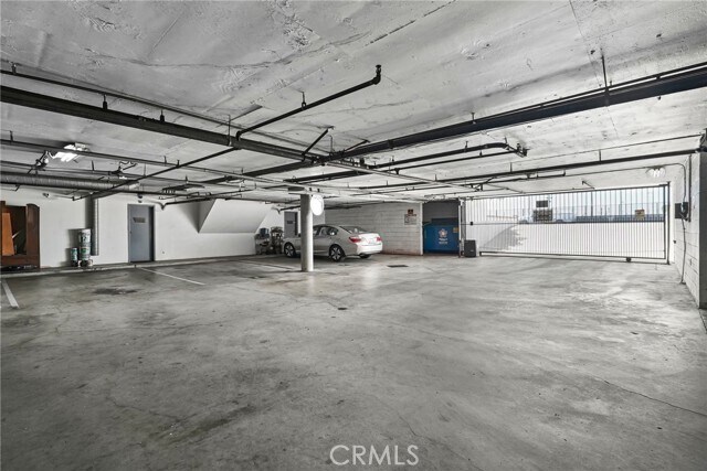 Building Photo - 4229 W Rosecrans Ave