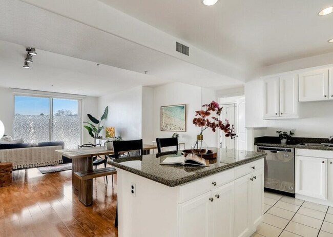 Building Photo - 3740 Santa Rosalia Dr