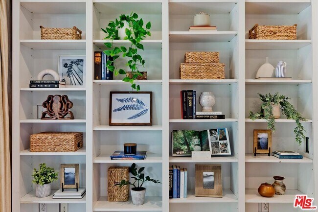 Building Photo - 1351 N Crescent Heights Blvd