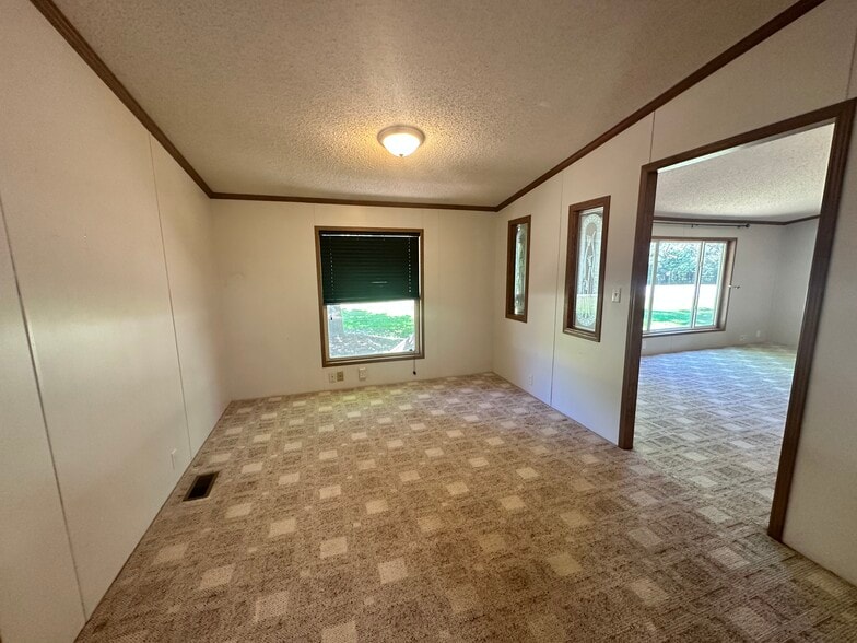 Building Photo - E2427 Holmes Rd