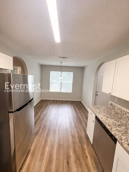 Building Photo - 908 Castle Ct
