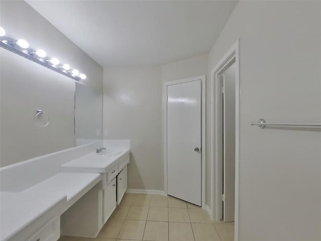 Building Photo - 4827 Casemont Dr