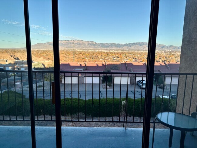 Building Photo - 2700 Vista Grande Dr NW