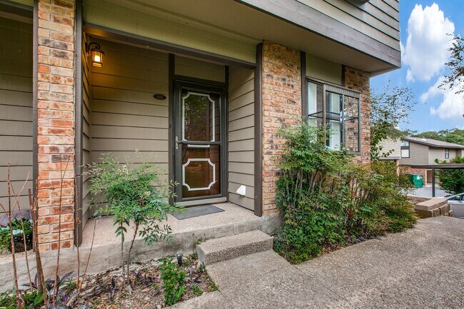 Building Photo - 2 Bedroom/2.5 Bath Edgecliff Subdivision