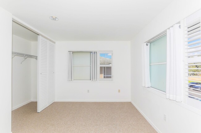 Building Photo - Northpointe - 1-bedroom corner unit locate...