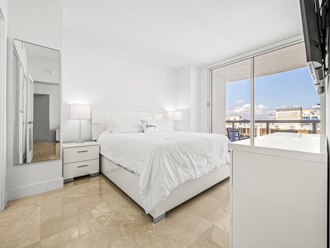 Building Photo - 6365 Collins Ave