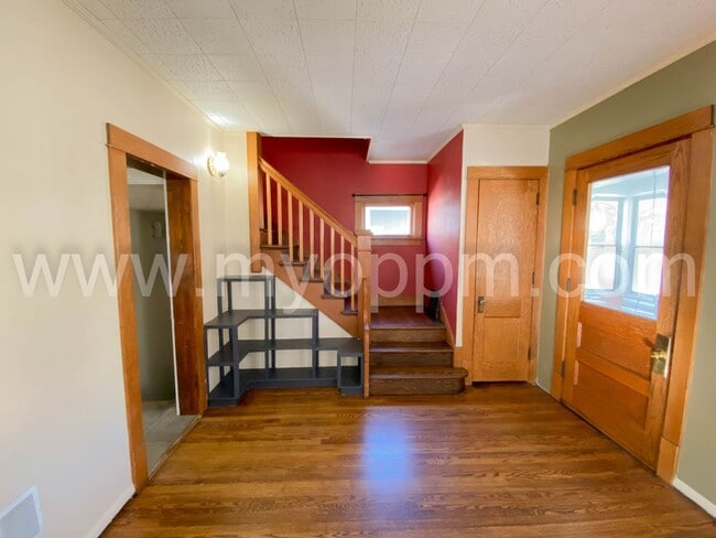 Building Photo - 2 Bed / 1 .5 Bath Home | Midtown