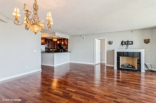 Building Photo - 420 E Waterside Dr