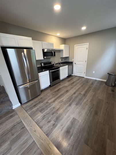 Building Photo - 614 Maple Ave