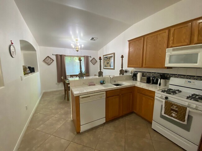 Building Photo - Gated Community of Grand Island in Seven Oaks 2 BD 2 BA Gorgeous House