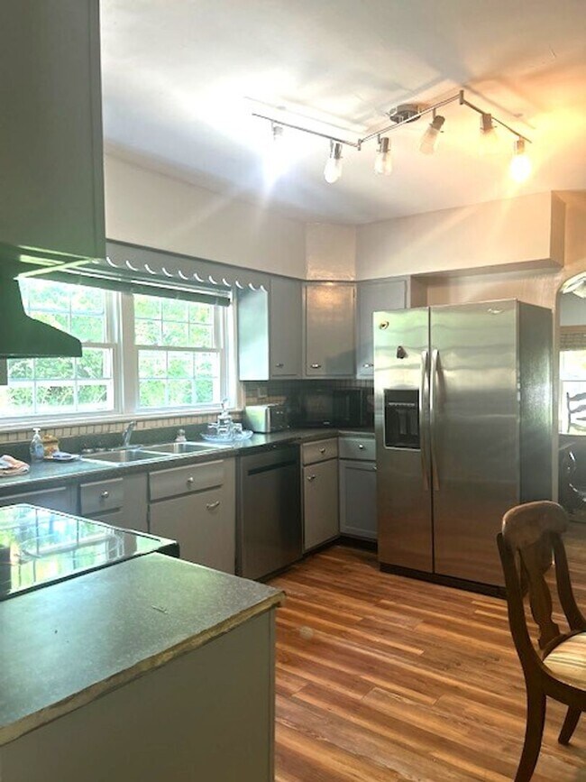 Building Photo - Country Living in Fayette County           20260515