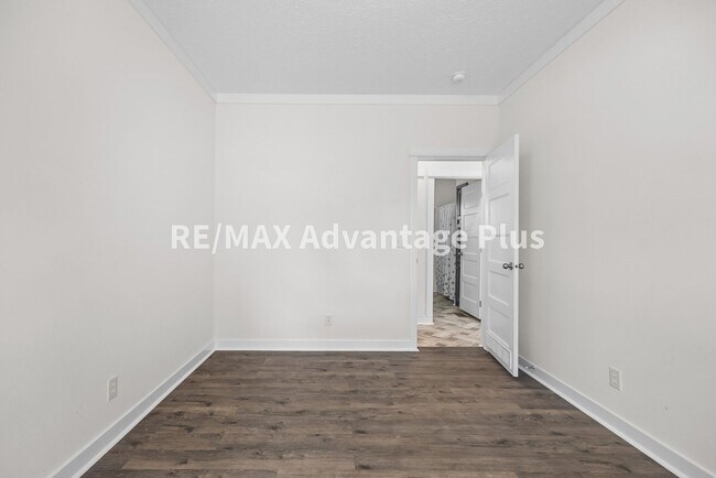 Building Photo - 1407 Paradise Rd