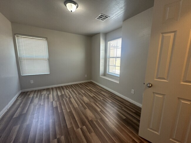Building Photo - 8977 Melridge Rd