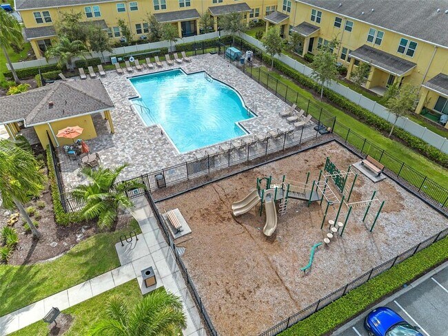 Building Photo - 9389 Tecumseh Dr
