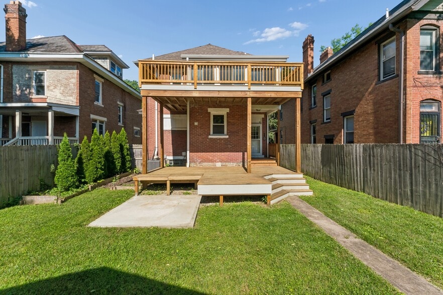 Building Photo - 382 Morrison Ave