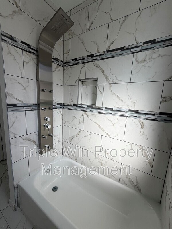 Building Photo - 123 W Thornton Ave