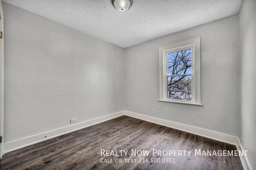 Building Photo - 3241 Sycamore Rd