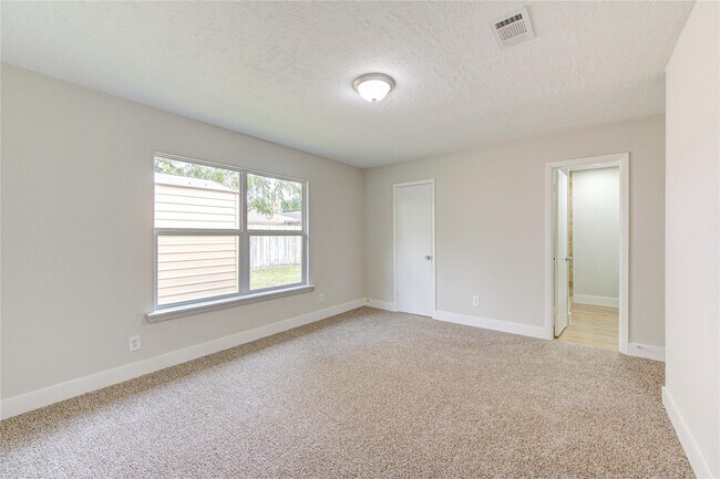 Building Photo - 328 Meadow Wood Ct