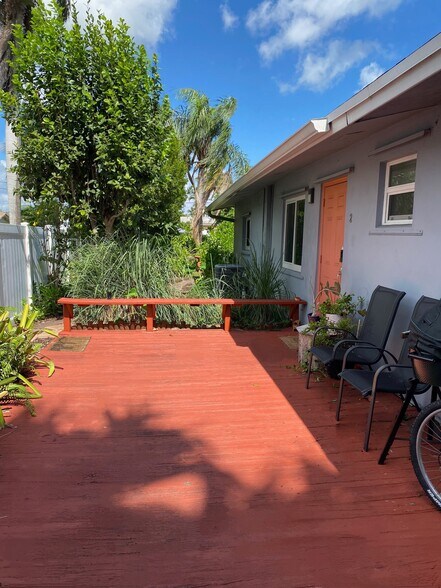 20x12 Private Deck - 1529 Arthur St