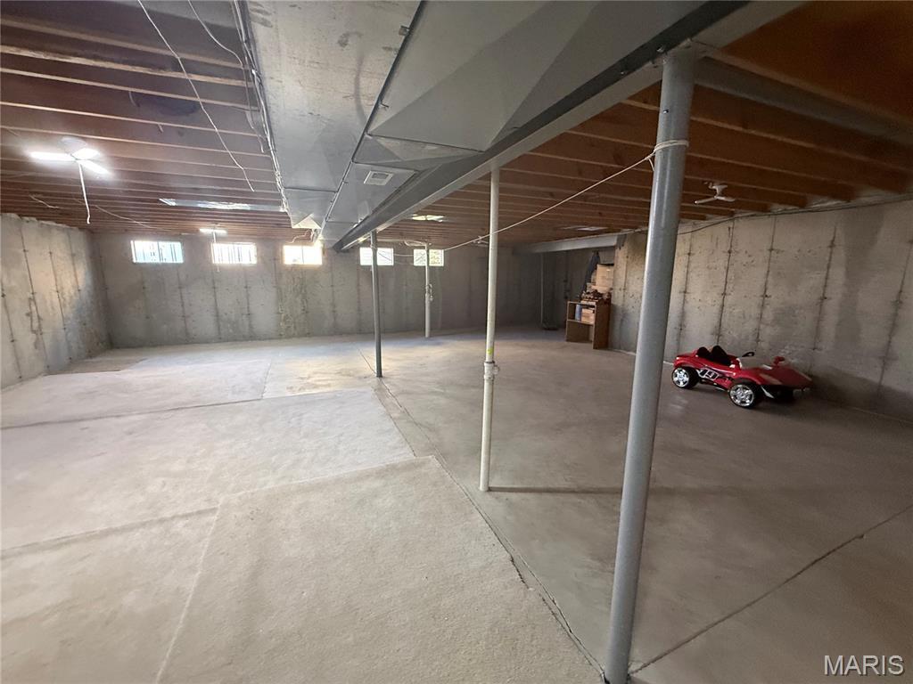 Building Photo - 733 Pecan Hill Dr