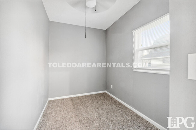 Building Photo - 1100 Waverly Ave