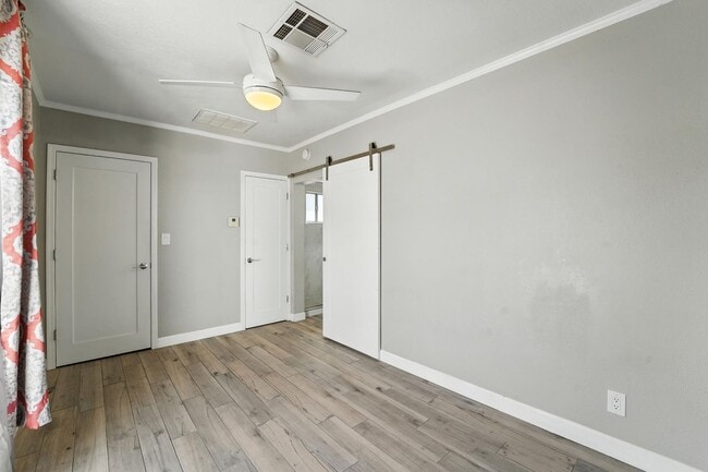 Building Photo - Heart of Phoenix Living – Modern 1BR with ...