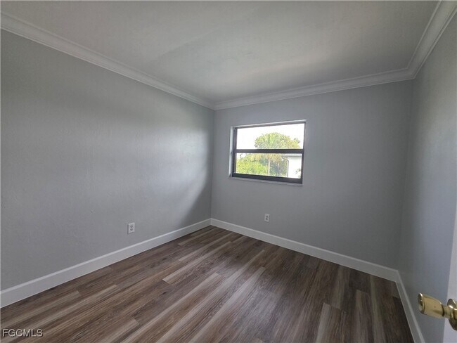 Building Photo - 1507 Cape Coral Pkwy W