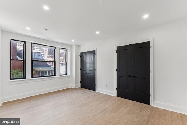 Building Photo - 135 S 19th St