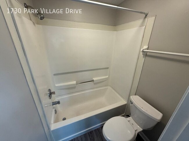 Building Photo - 1730 Park Village Dr