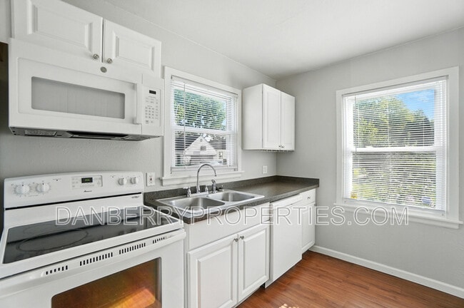 Building Photo - 1126 Searles Rd