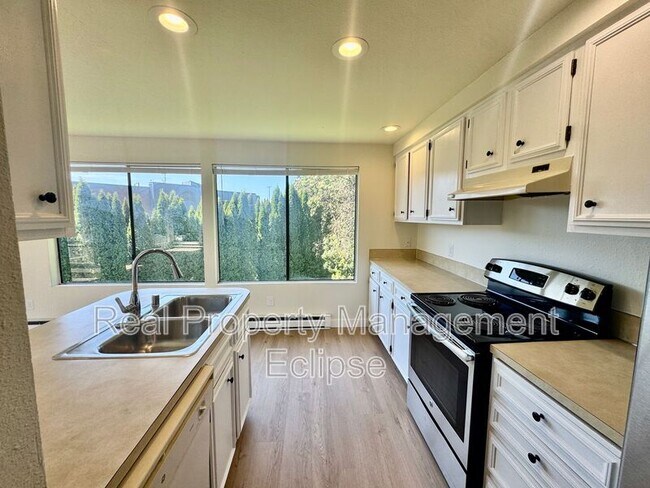 Building Photo - 17319 Stone Ct N